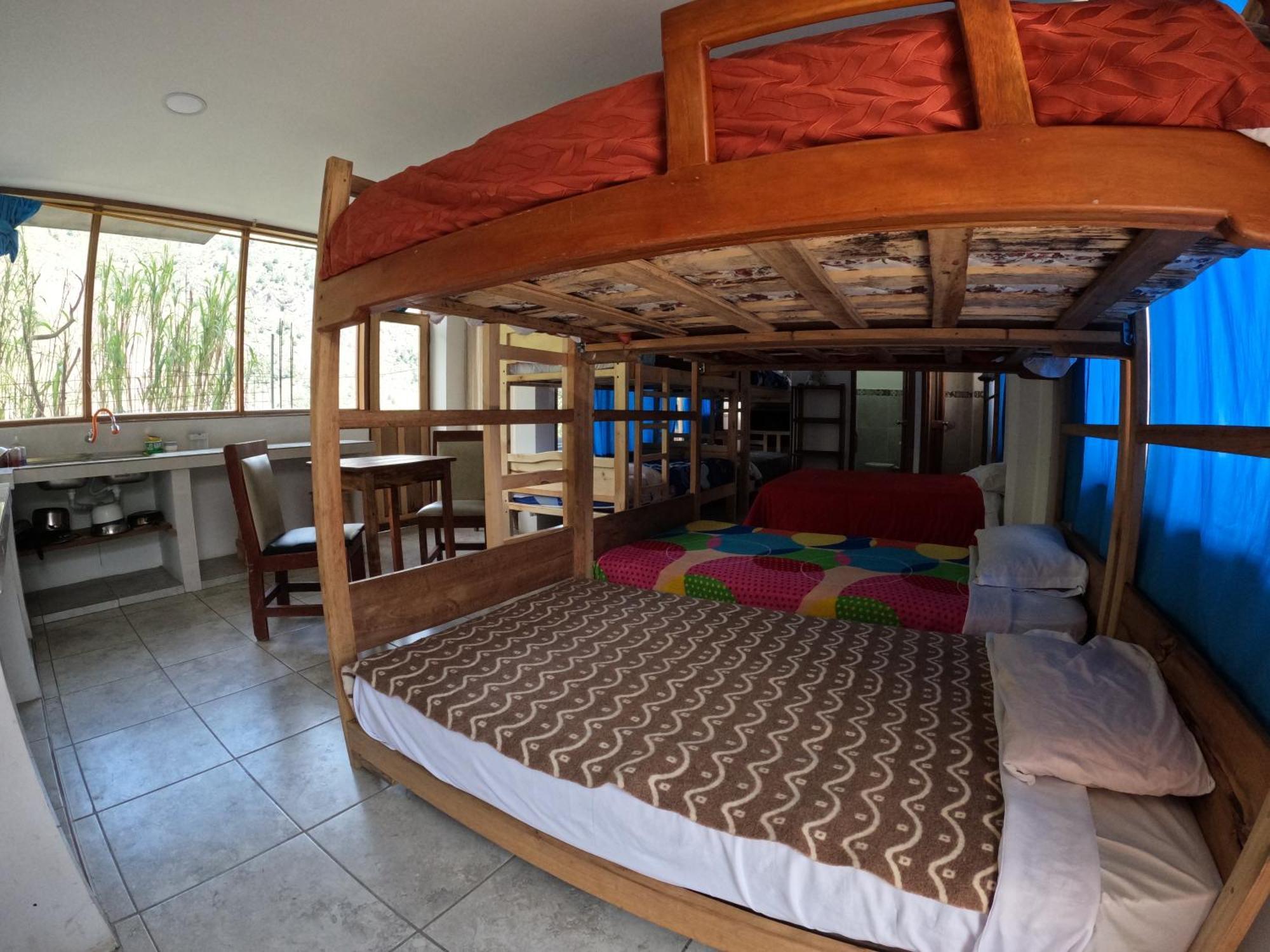 Backpackers-Balcones-River-Lodge 바뇨스 외부 사진