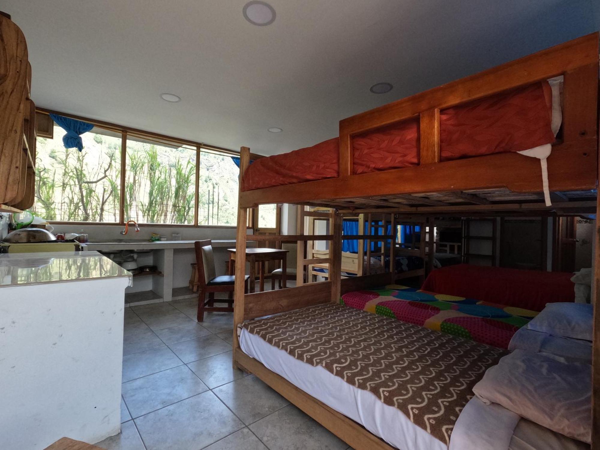 Backpackers-Balcones-River-Lodge 바뇨스 외부 사진