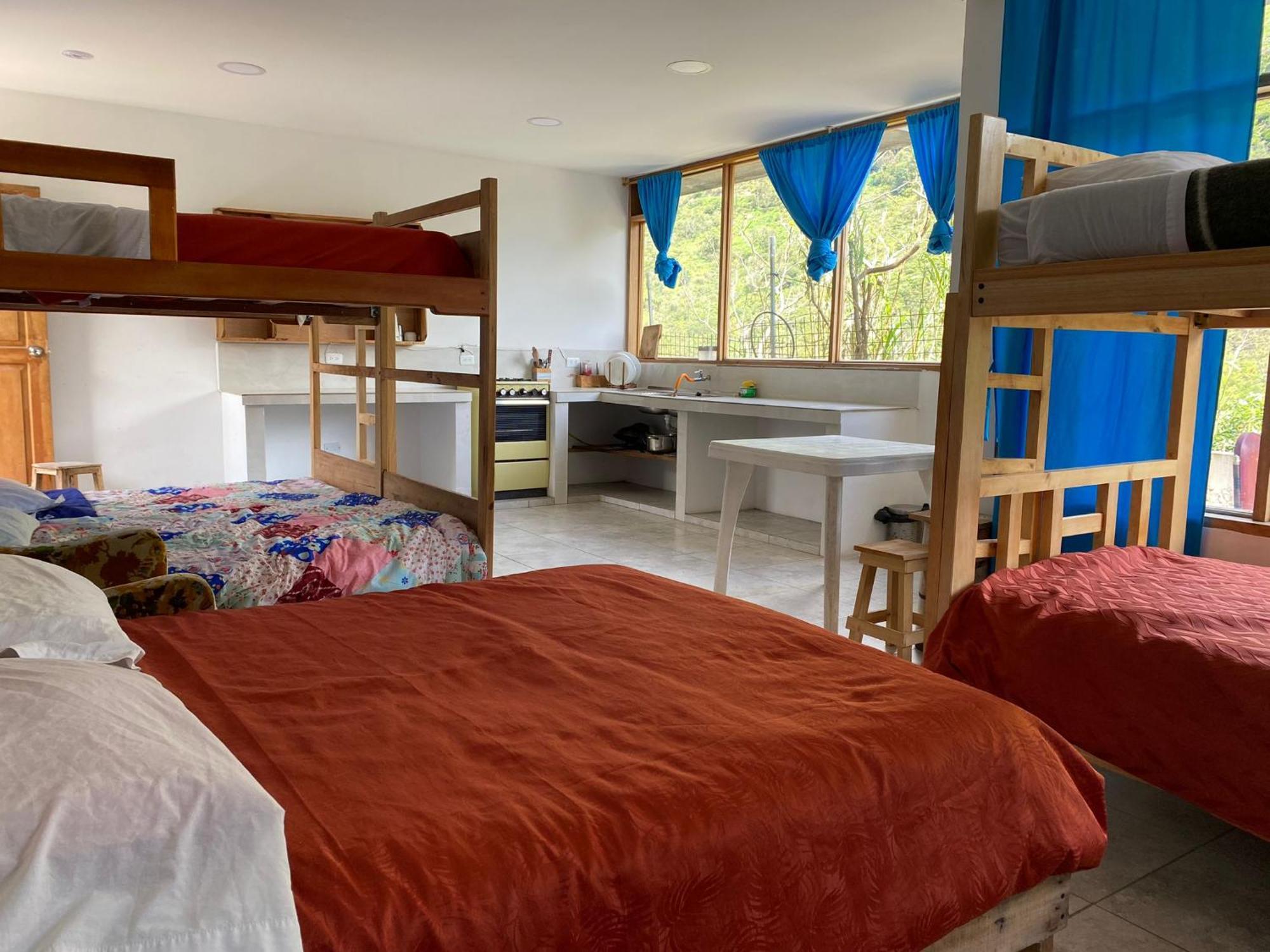 Backpackers-Balcones-River-Lodge 바뇨스 외부 사진