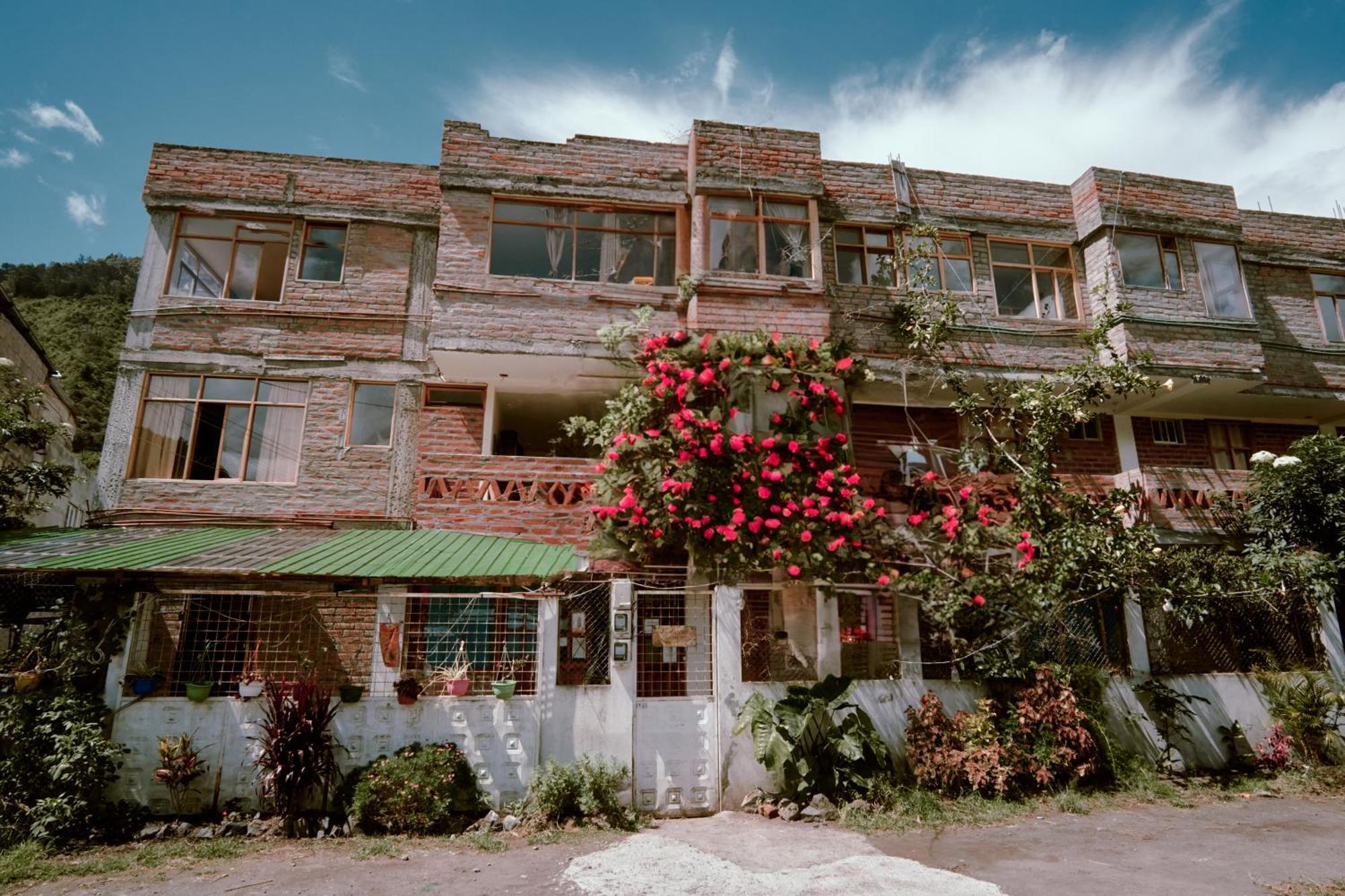 Backpackers-Balcones-River-Lodge 바뇨스 외부 사진