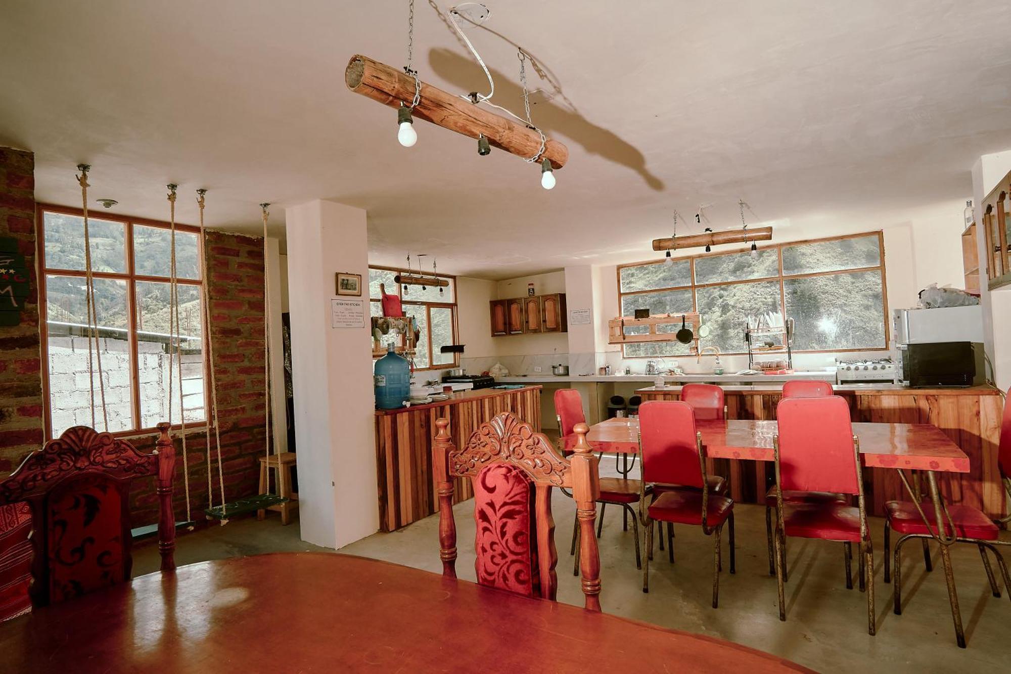 Backpackers-Balcones-River-Lodge 바뇨스 외부 사진