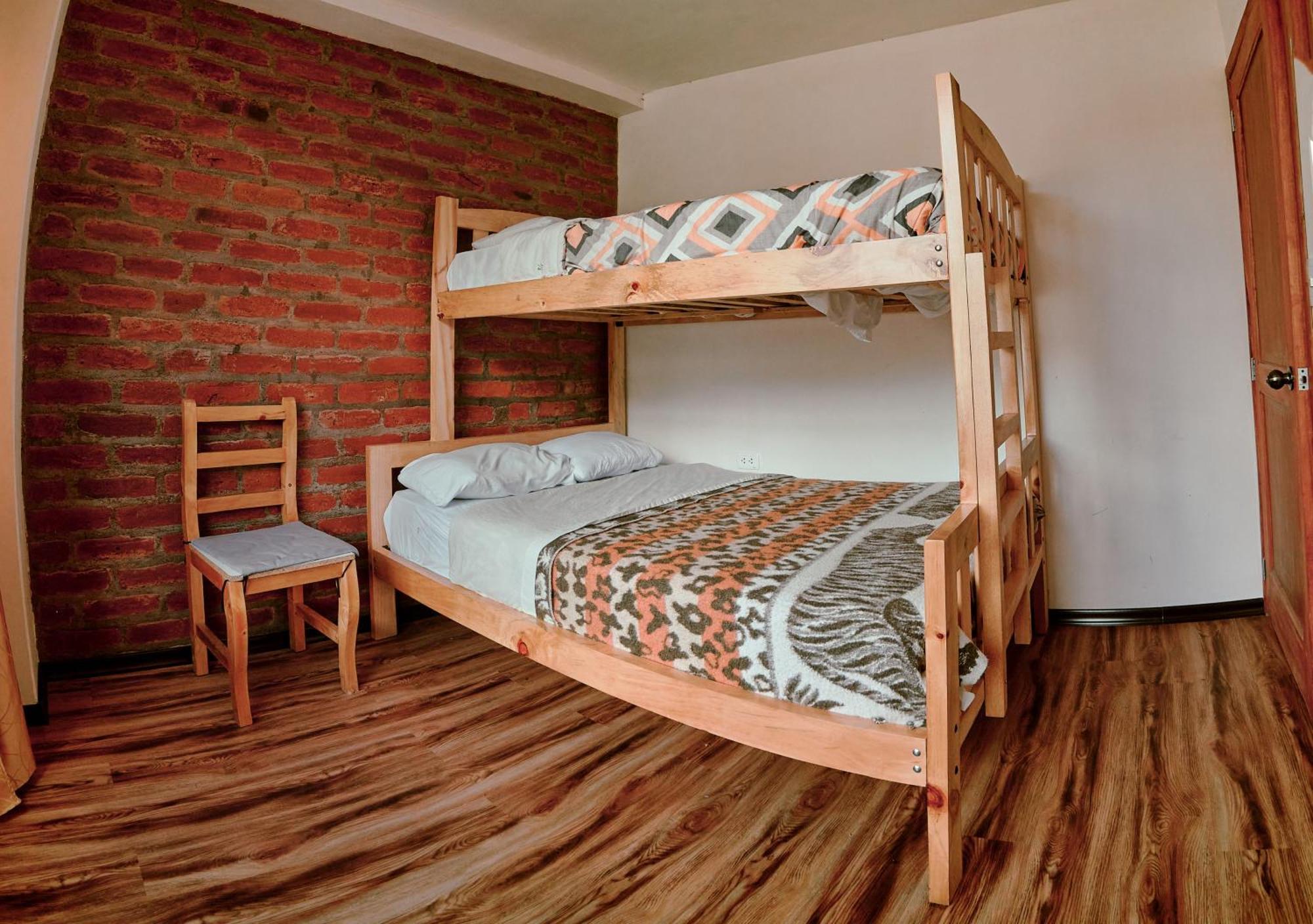 Backpackers-Balcones-River-Lodge 바뇨스 외부 사진