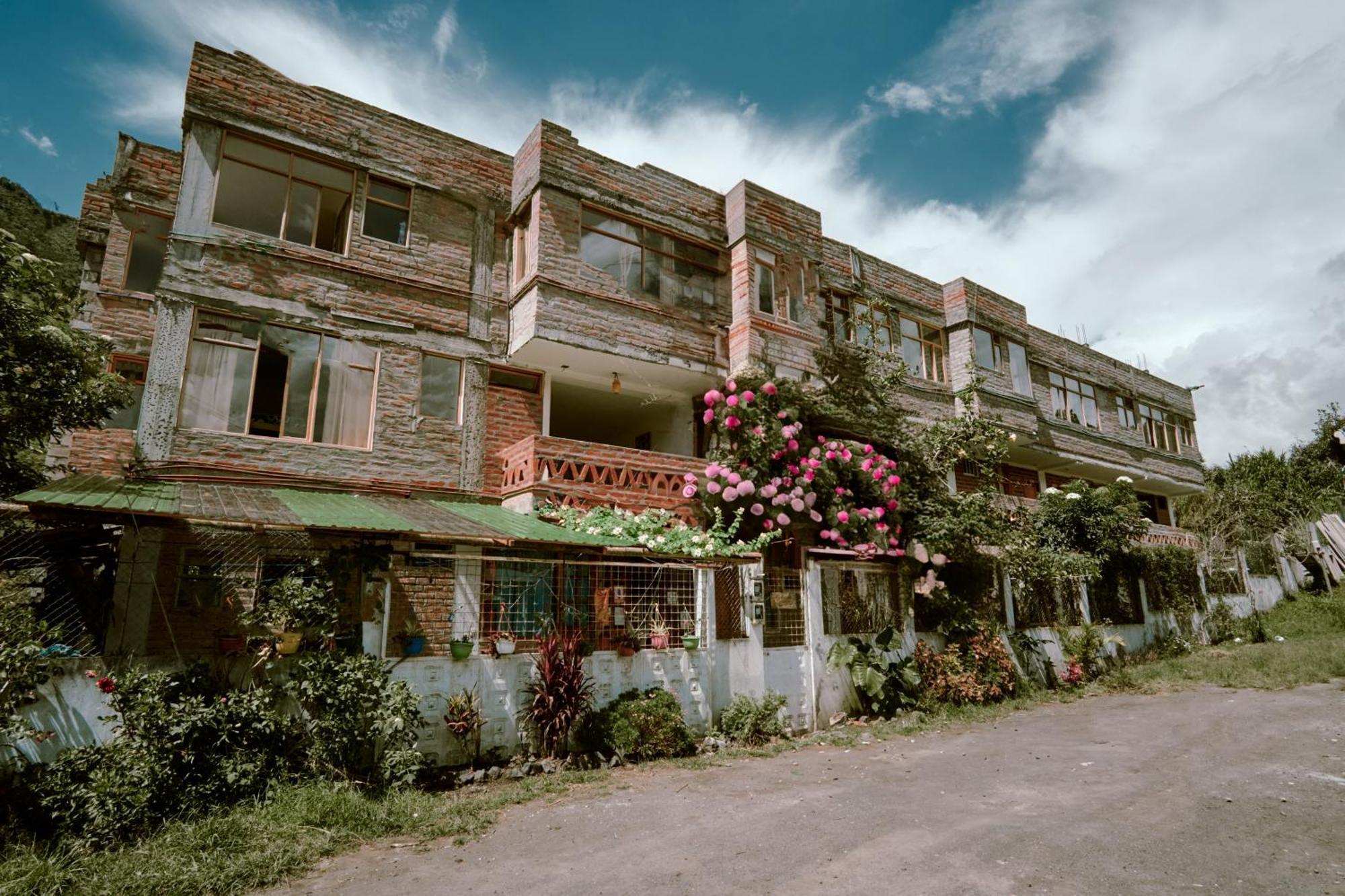 Backpackers-Balcones-River-Lodge 바뇨스 외부 사진