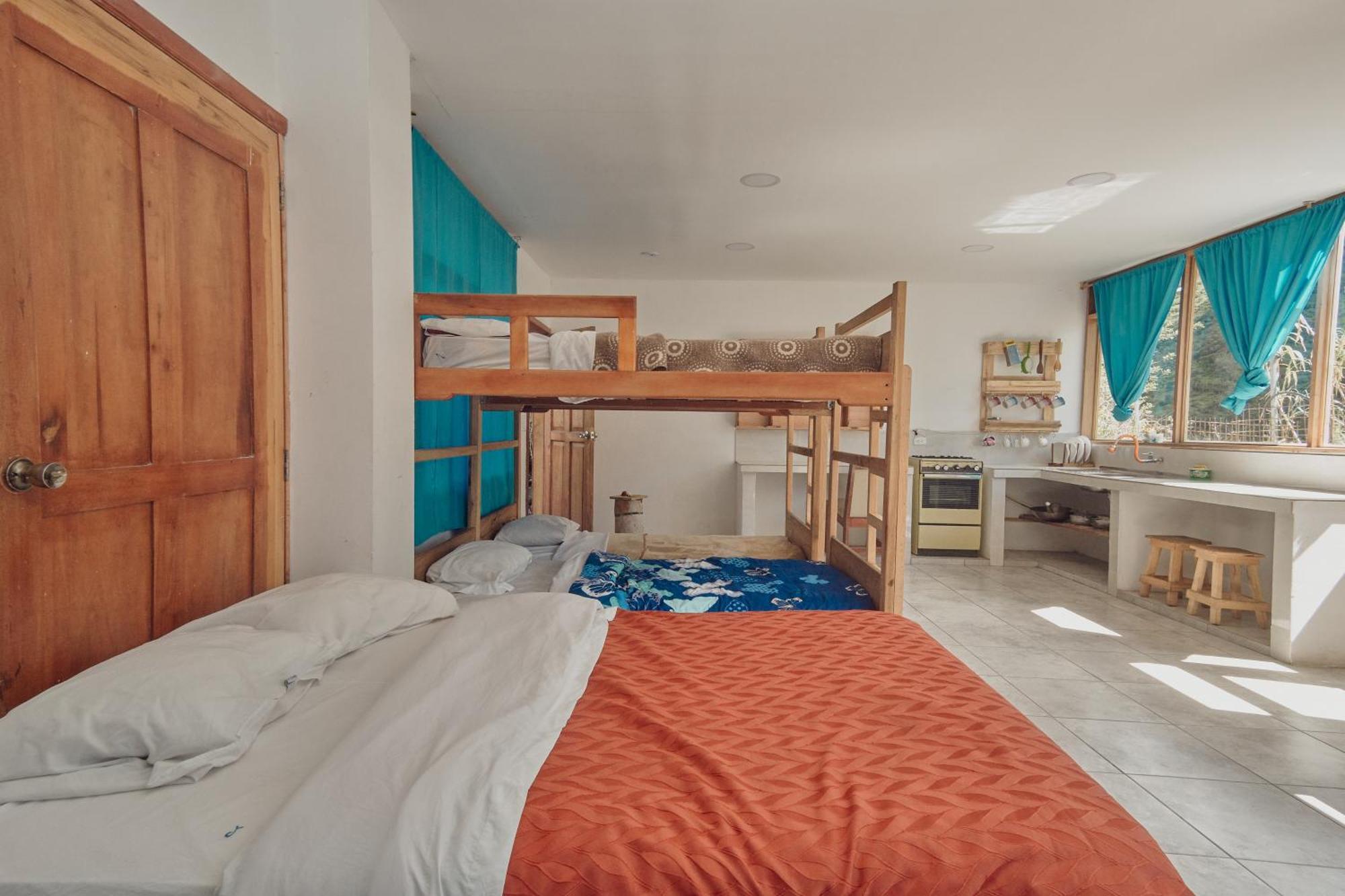 Backpackers-Balcones-River-Lodge 바뇨스 외부 사진