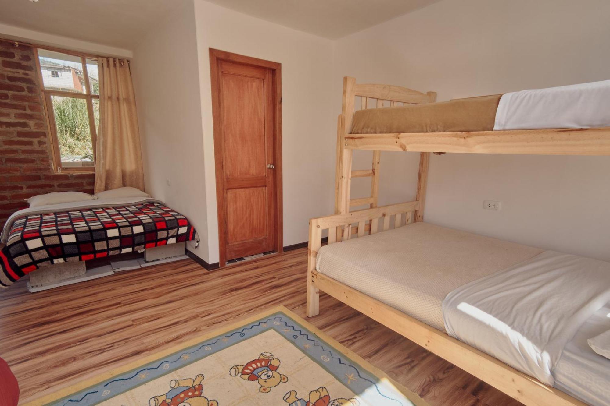 Backpackers-Balcones-River-Lodge 바뇨스 외부 사진