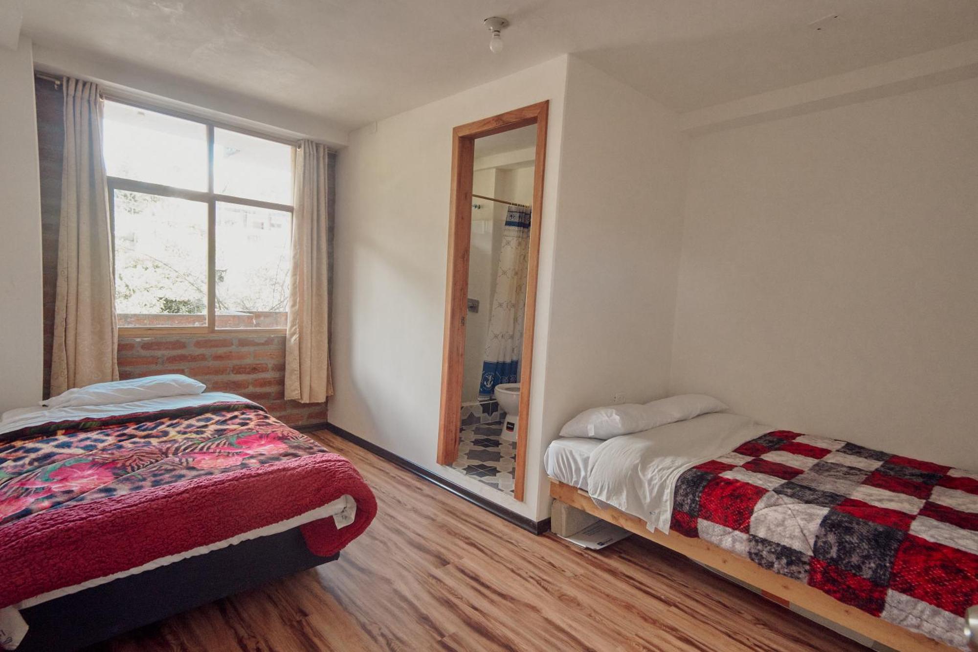 Backpackers-Balcones-River-Lodge 바뇨스 외부 사진