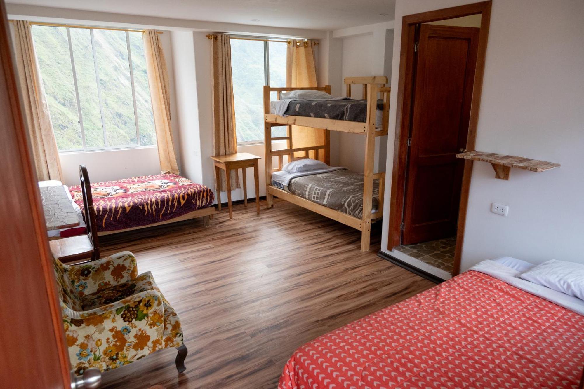 Backpackers-Balcones-River-Lodge 바뇨스 외부 사진