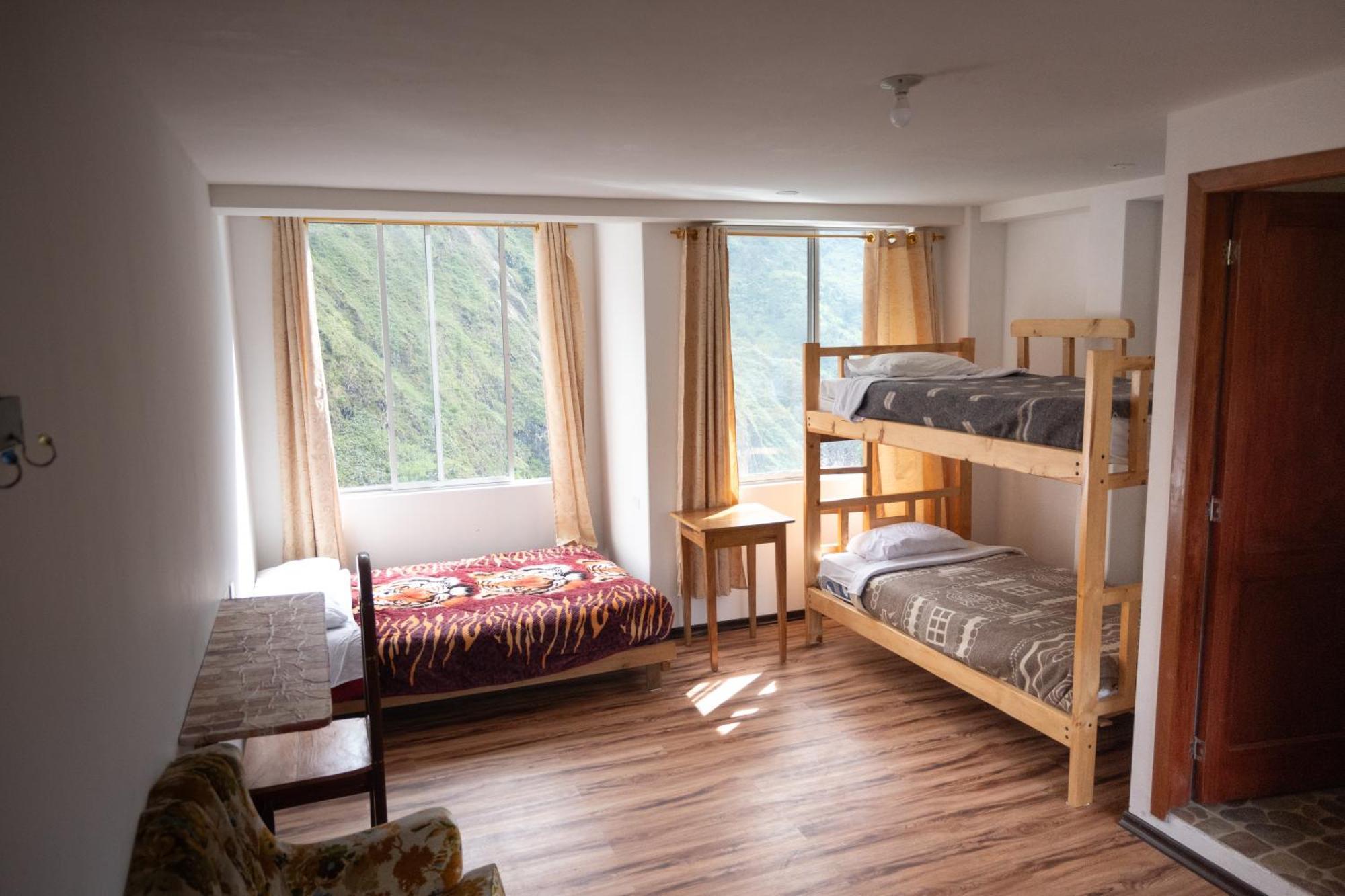 Backpackers-Balcones-River-Lodge 바뇨스 외부 사진