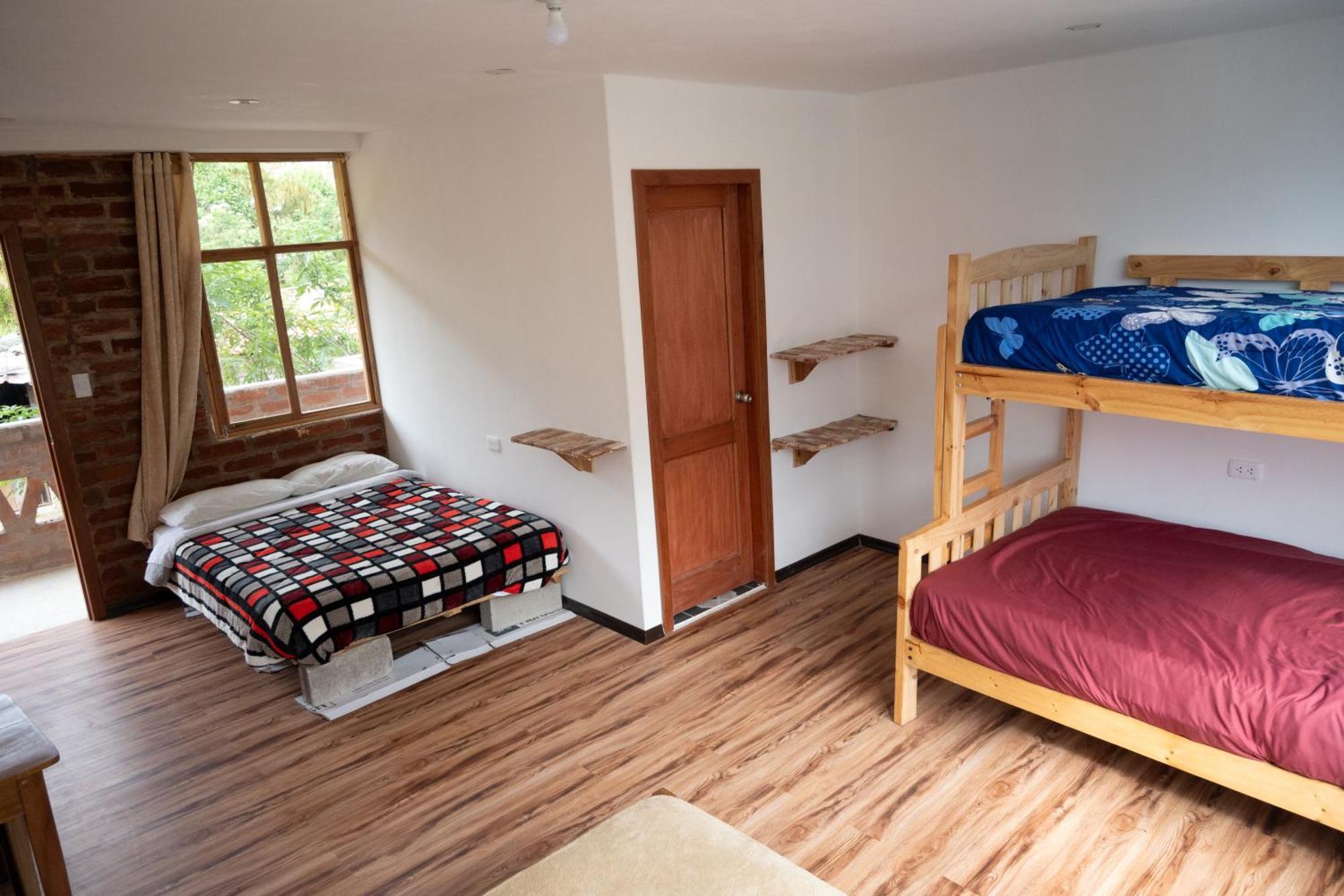 Backpackers-Balcones-River-Lodge 바뇨스 외부 사진