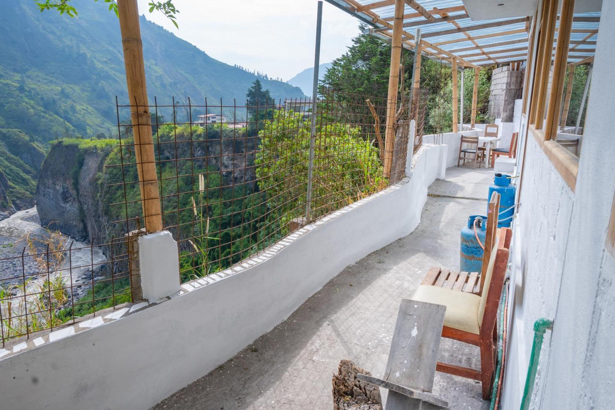 Backpackers-Balcones-River-Lodge 바뇨스 외부 사진