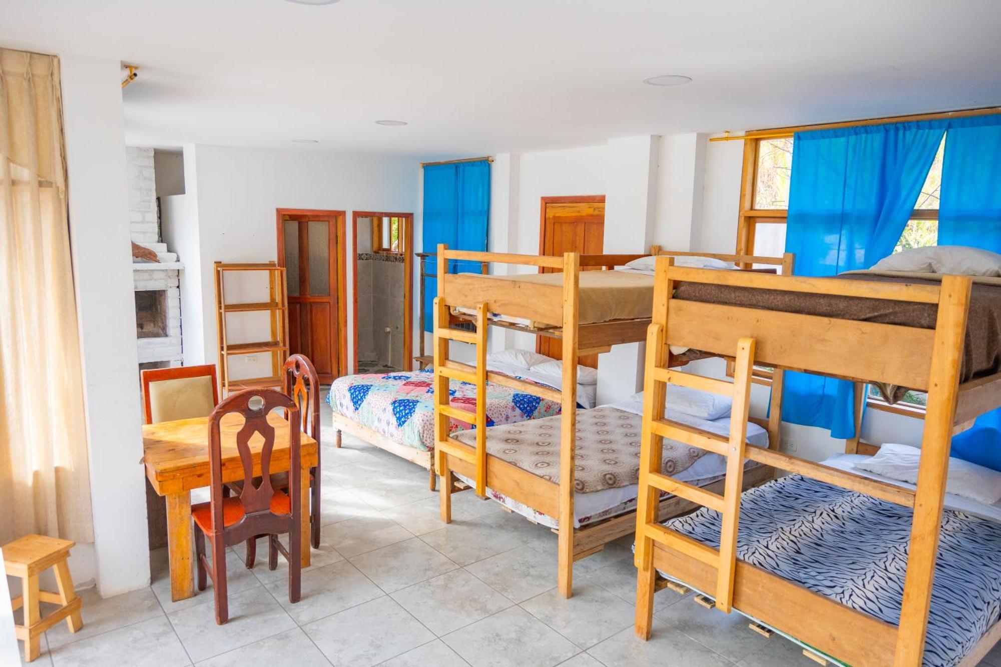 Backpackers-Balcones-River-Lodge 바뇨스 외부 사진