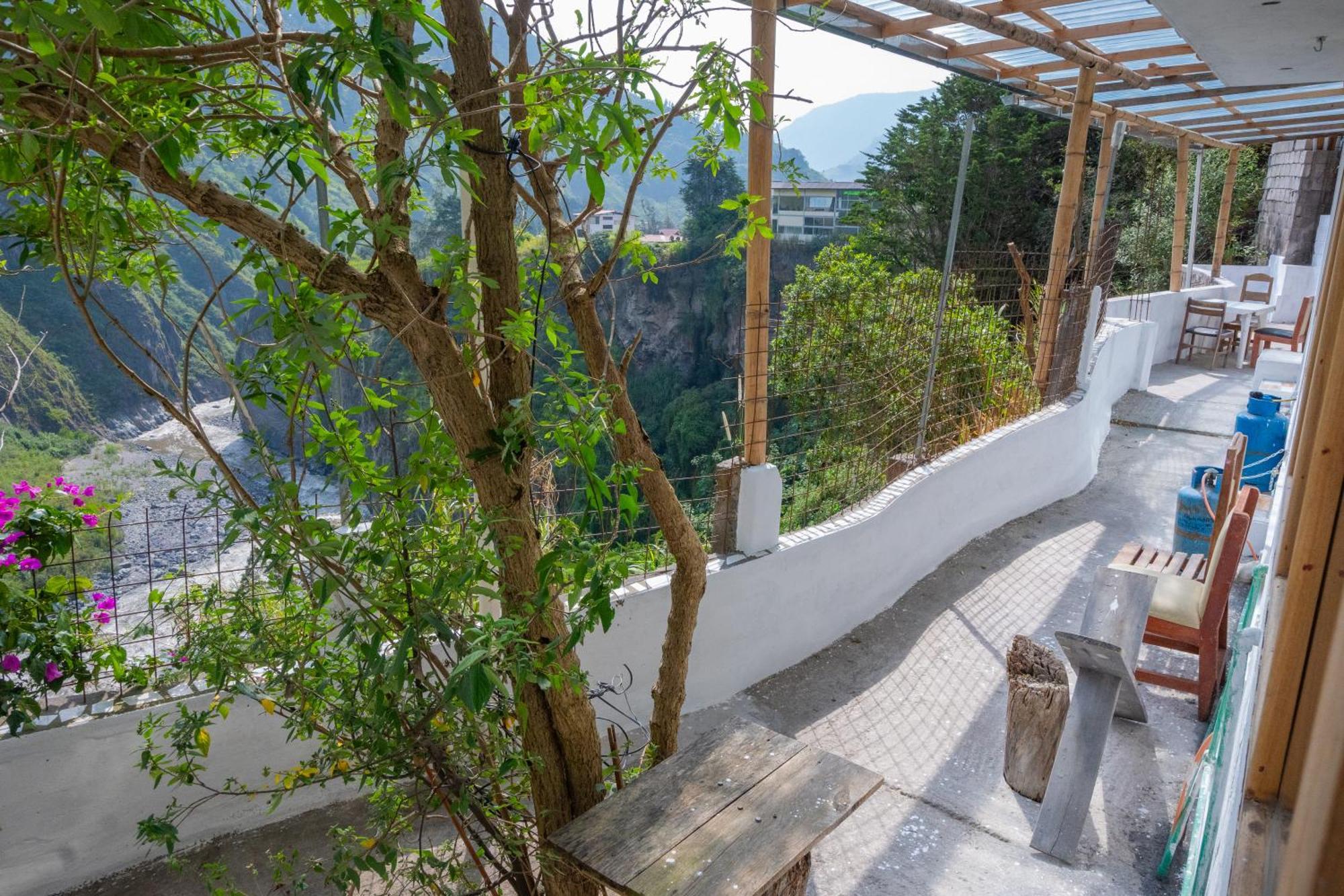 Backpackers-Balcones-River-Lodge 바뇨스 외부 사진